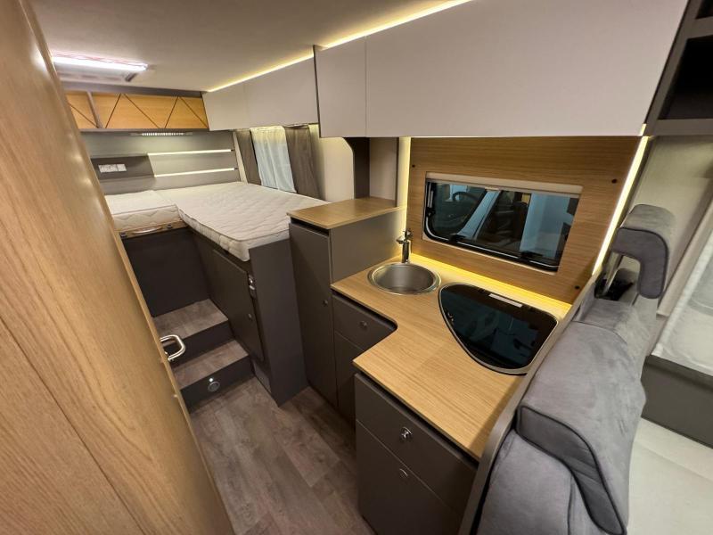 LMC Tourer T660 165pk lengte bedden en hagelbestendig!