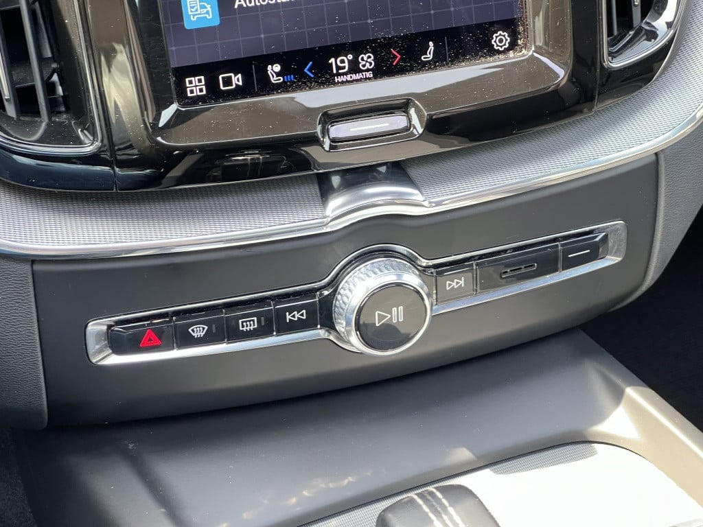 Volvo XC60 t6 340pk recharge r-design| luchtvering| panodak| adap.cruise| 3