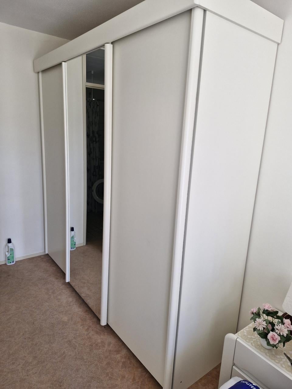 Grote kledingkast 3 schuifdeuren