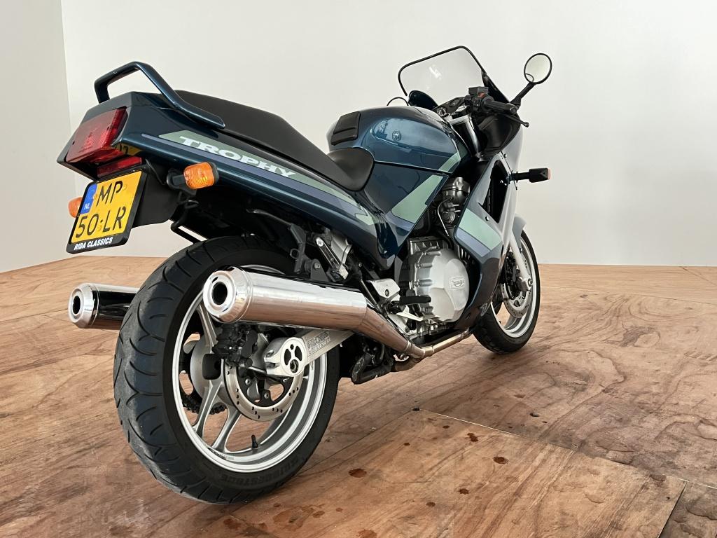 Triumph Trophy tour 900