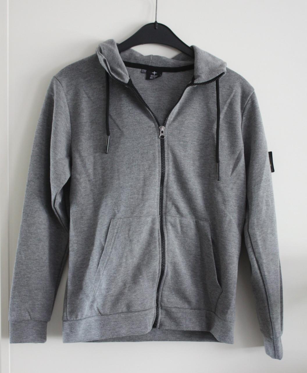 Grijze vest met rits maat 176