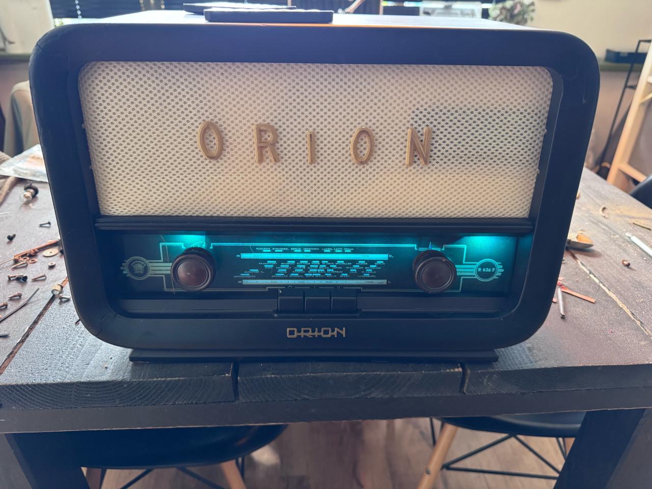 Prachtige antieke radio met Bluetooth