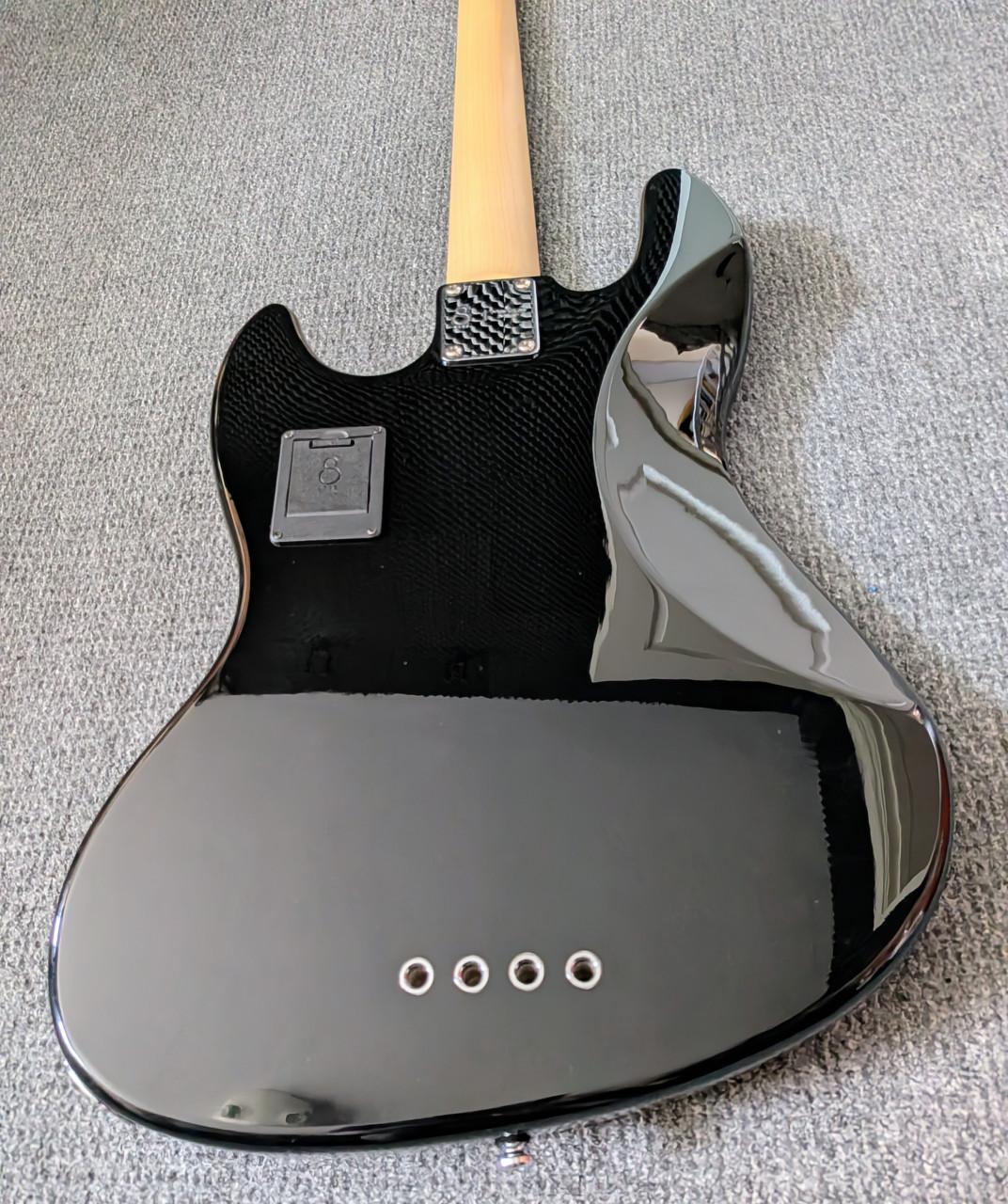 In nieuwstaat: Sire Marcus Miller V7 fretloze basgitaar. .