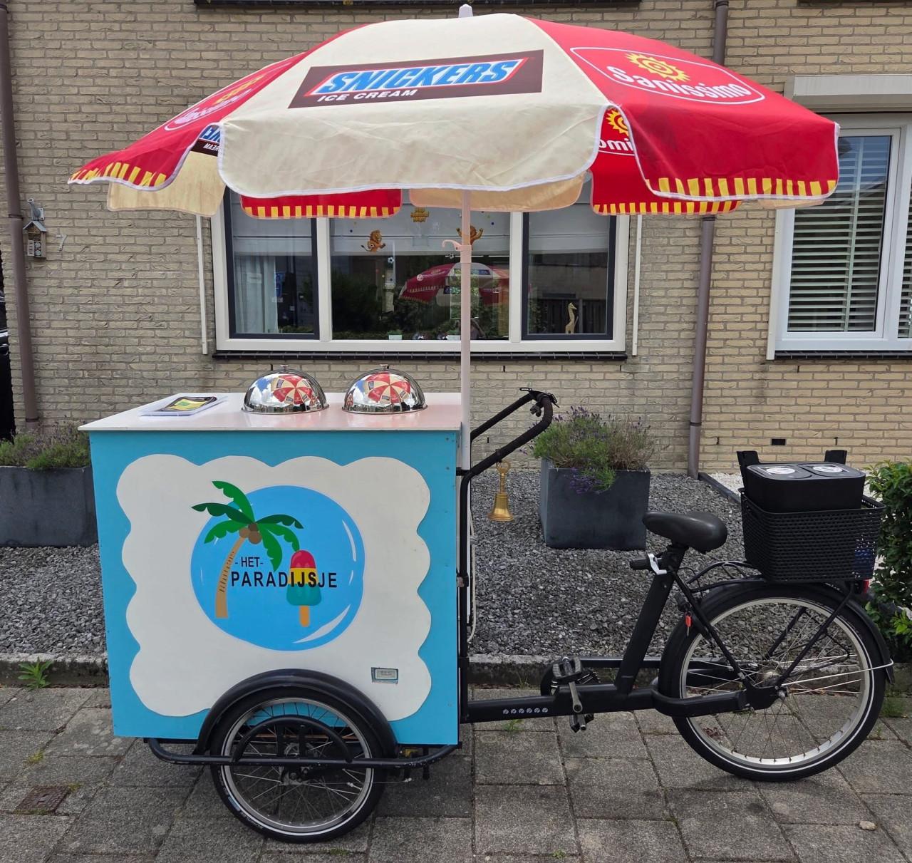 Ijscofiets inclusief vriezer en accessoires