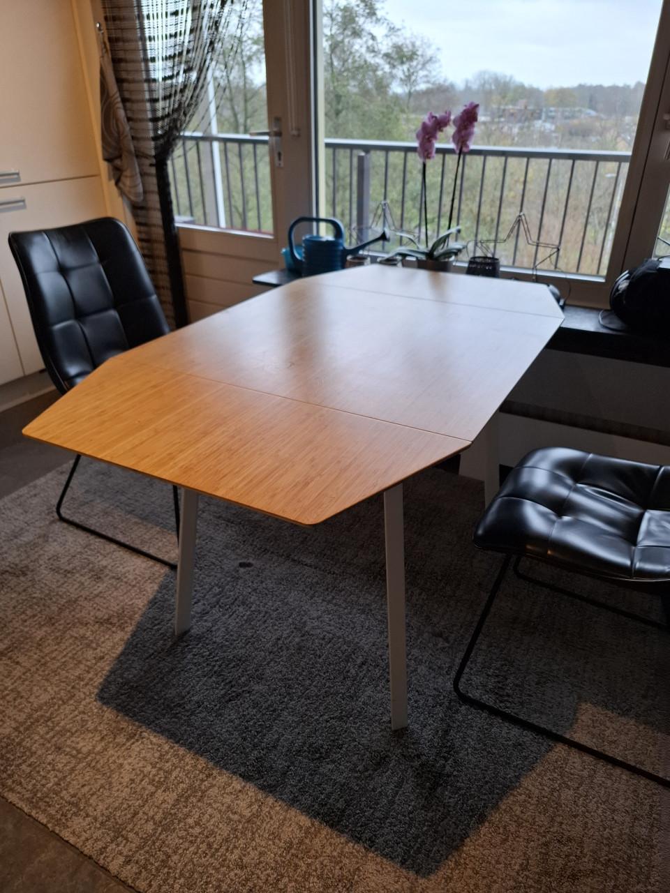 Keukentafel en 2 stoelen