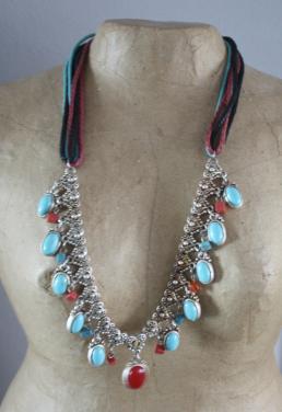 Kleurrijke ketting bruin rood blauw zilver