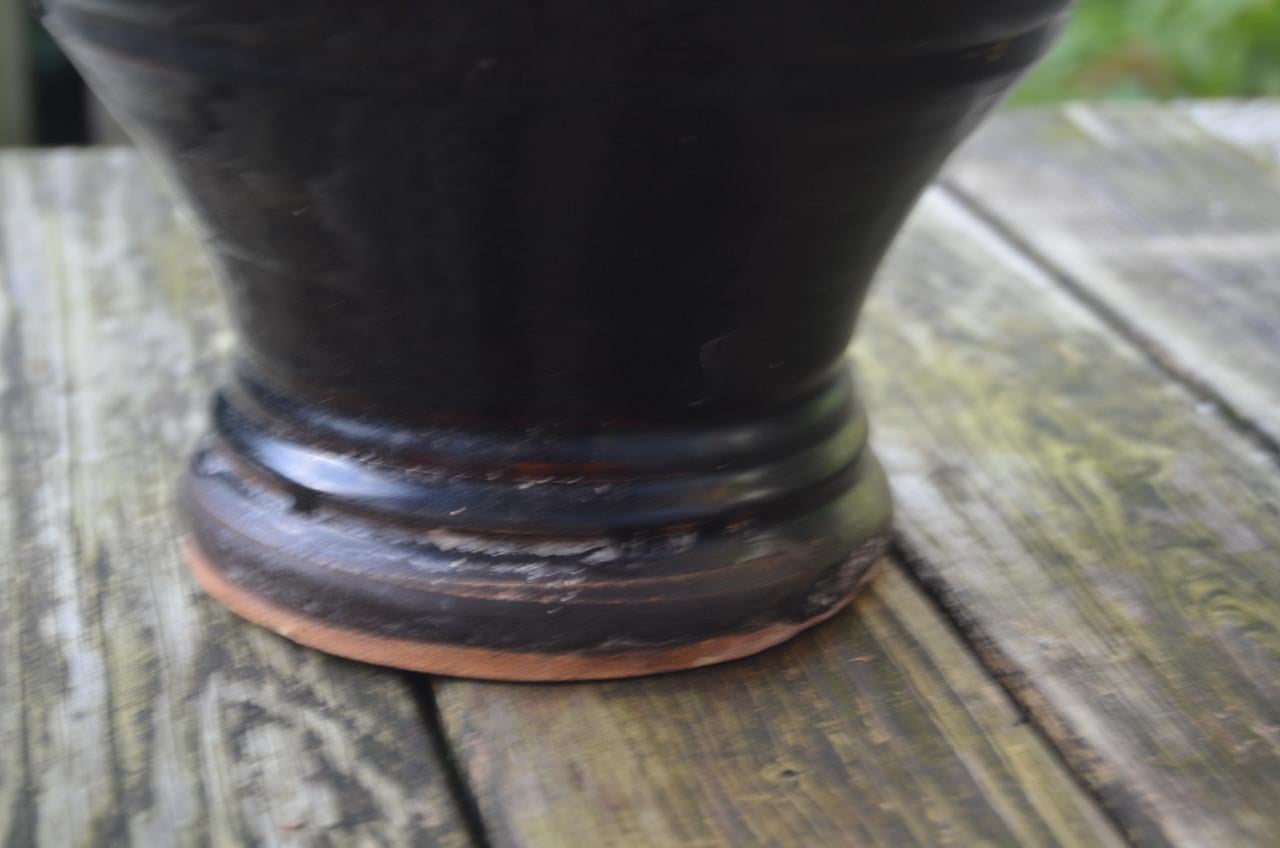 Terracotta offerpot met decoratie v/e konijn. China vroeg 20e eeuw.