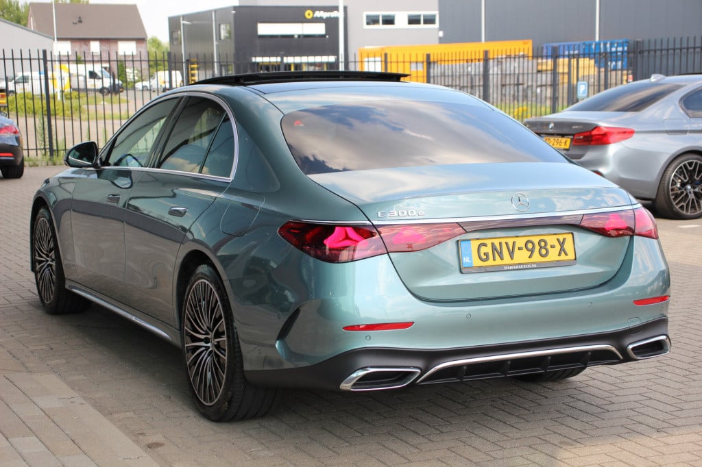 Mercedes-Benz E-Klasse 300 e amg line | superscreen | pano | burmester | 36