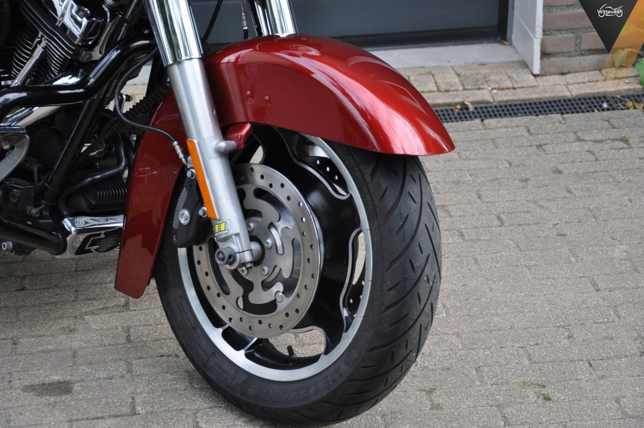 Harley-Davidsob FLHX Street Glide