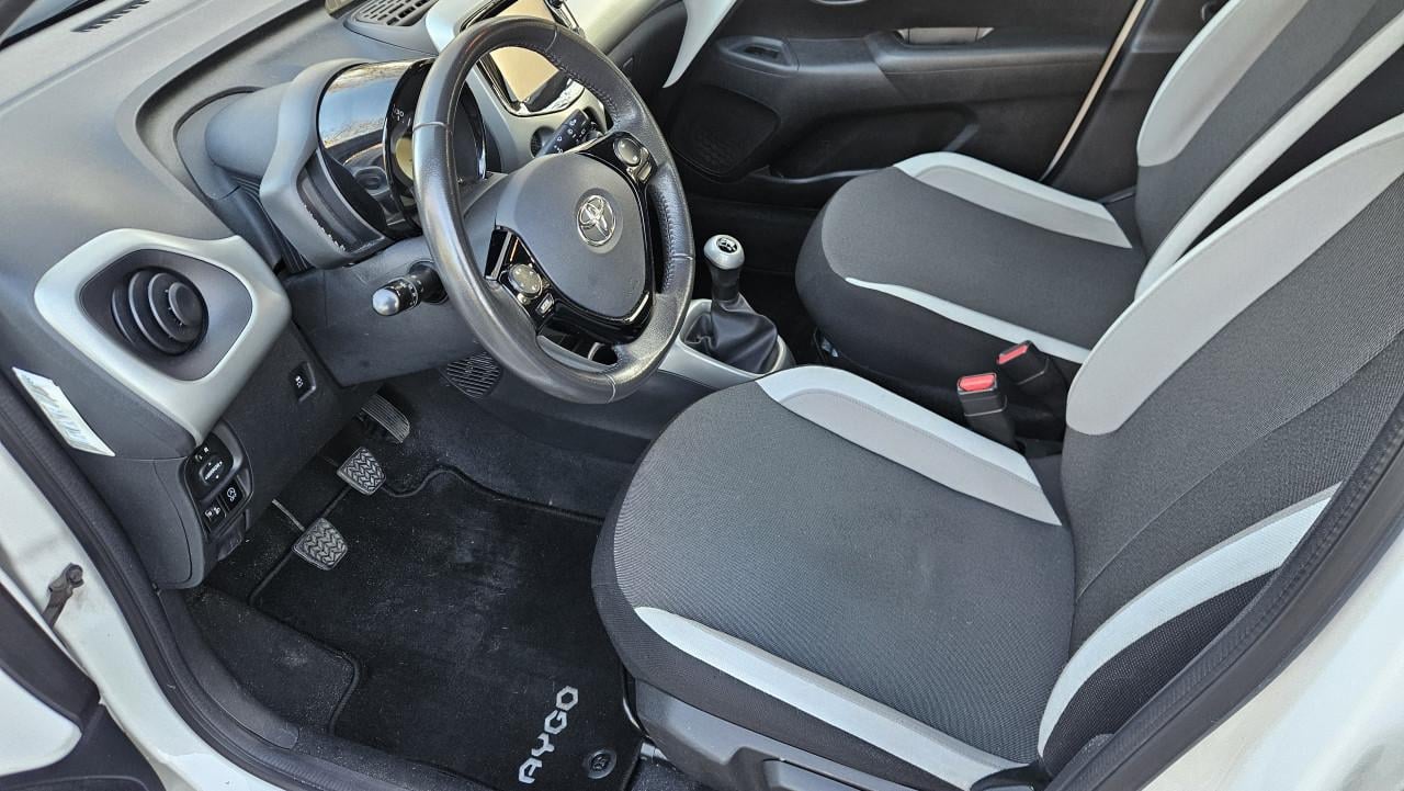 Zuinige TOYOTA AYGO X-PLAY / 1 Eig / NL AUTO / NAP / DEALER OND / 71.789 km