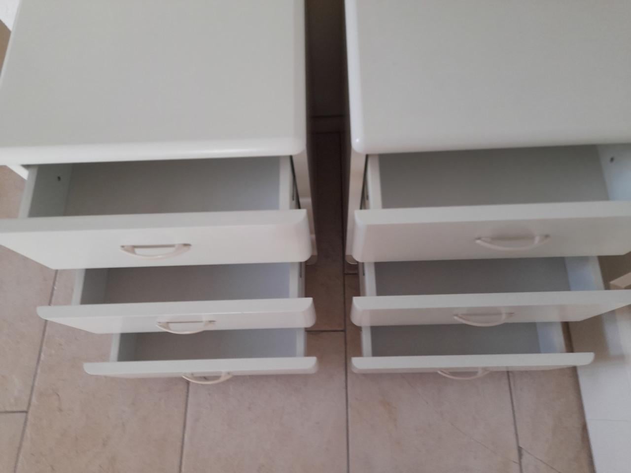 2 x 90 x 200  Deelbaar bed (in goede nette staat )