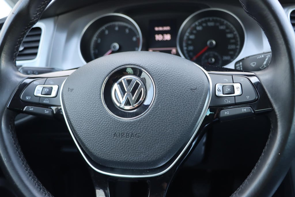 Volkswagen Golf 1.2 tsi business edition r connected