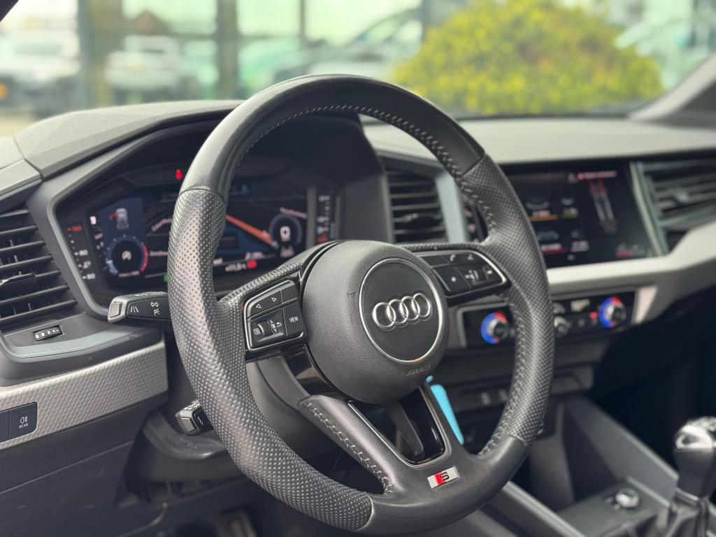 Audi A1 Sportback 35 tfsi 2x s line * 150 pk!! * half leder * 18 inch