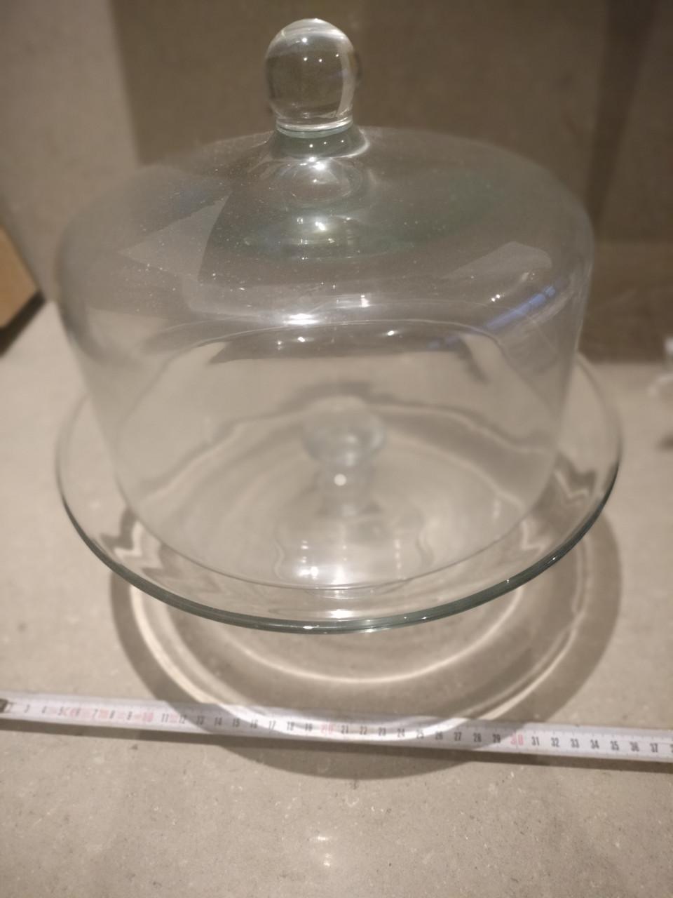 Glazen taartschaal met stolp