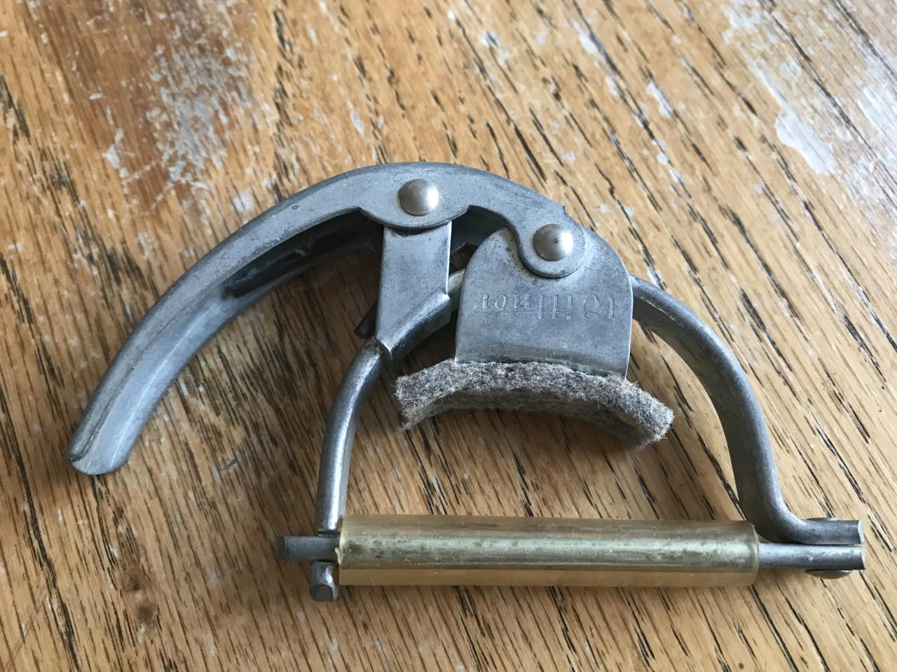 Capodaster voor akoestische gitaar