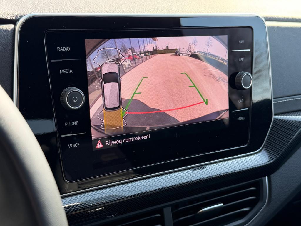 Volkswagen T-cross 1.5 tsi 150pk dsg r-line | camera | trekhaak | navi | iq