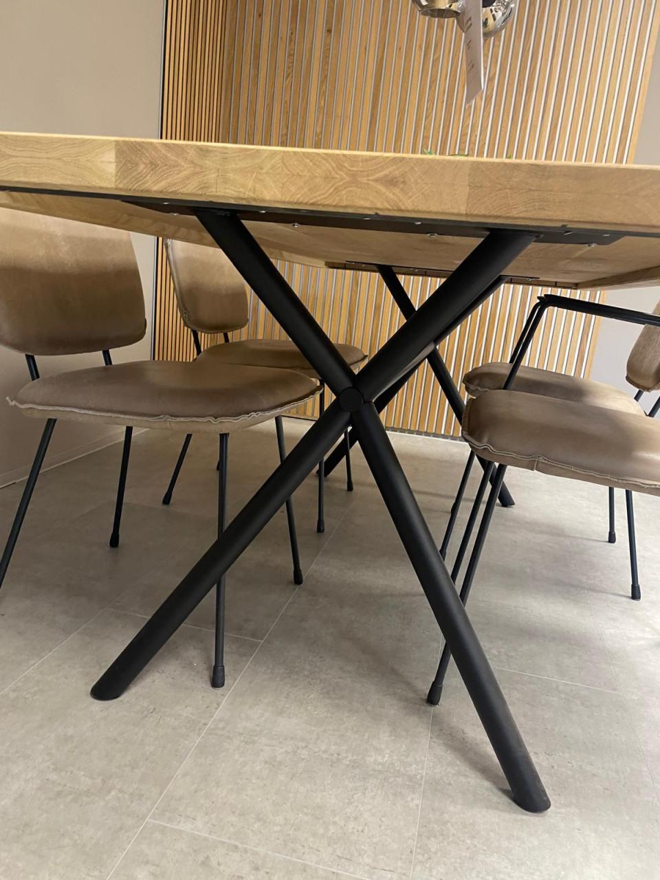 Eettafel eiken, nu als showmodel afgeprijsd