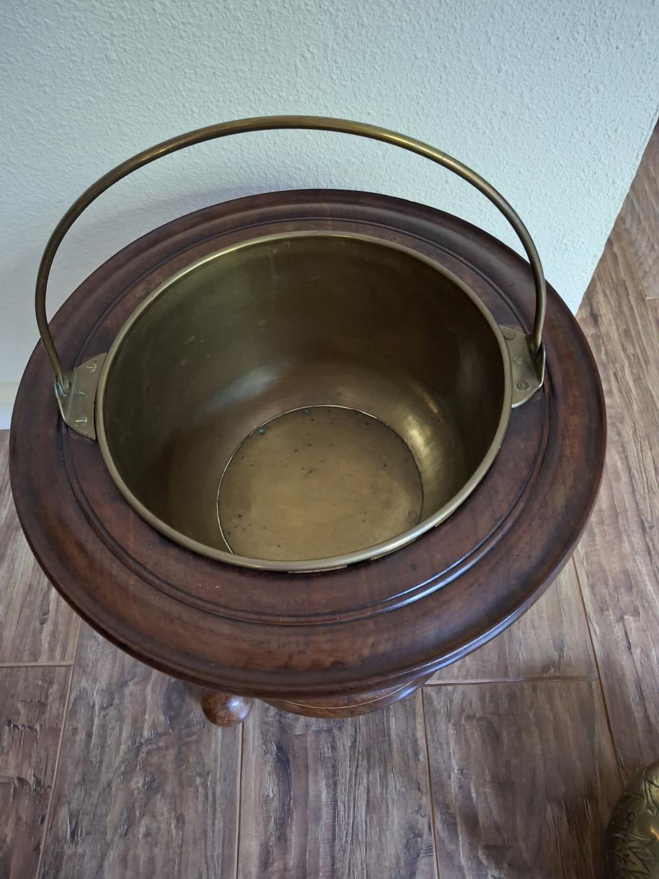 Antieke messing/koper theeketel met houten onderstel