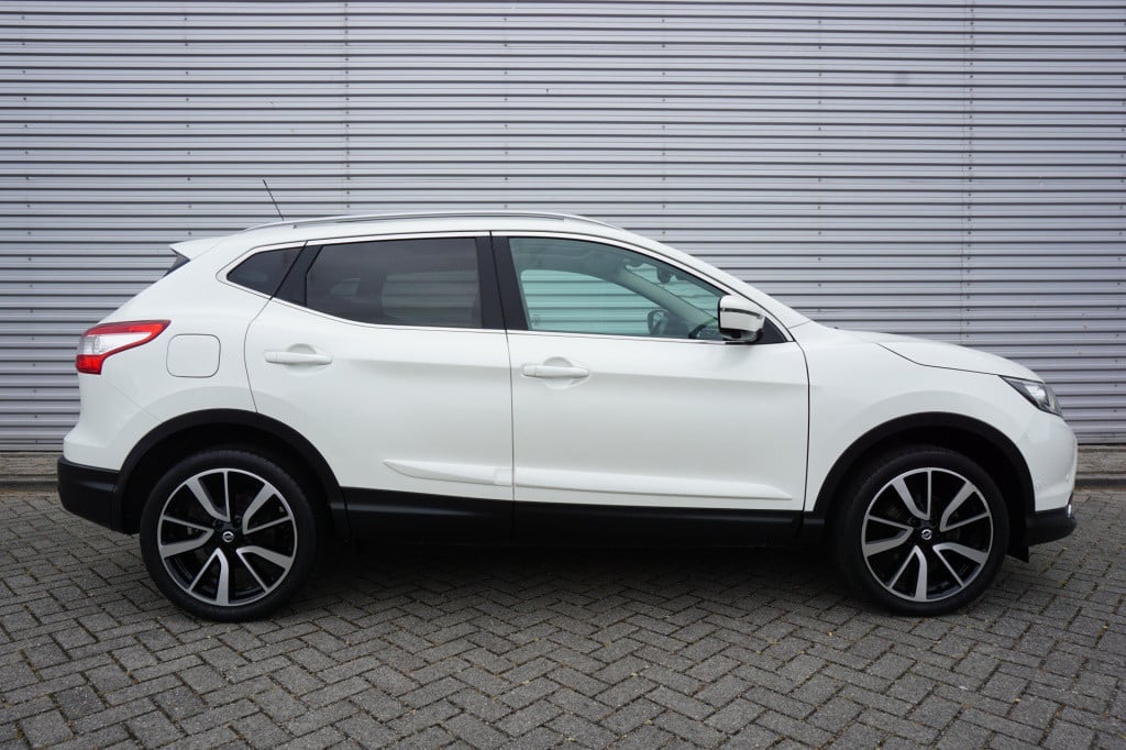 Nissan Qashqai 1.2 tekna + climate / navi / cruise / elektr. ramen / pano. 