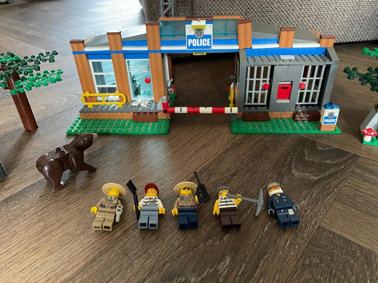 City lego: Forest police station 4440