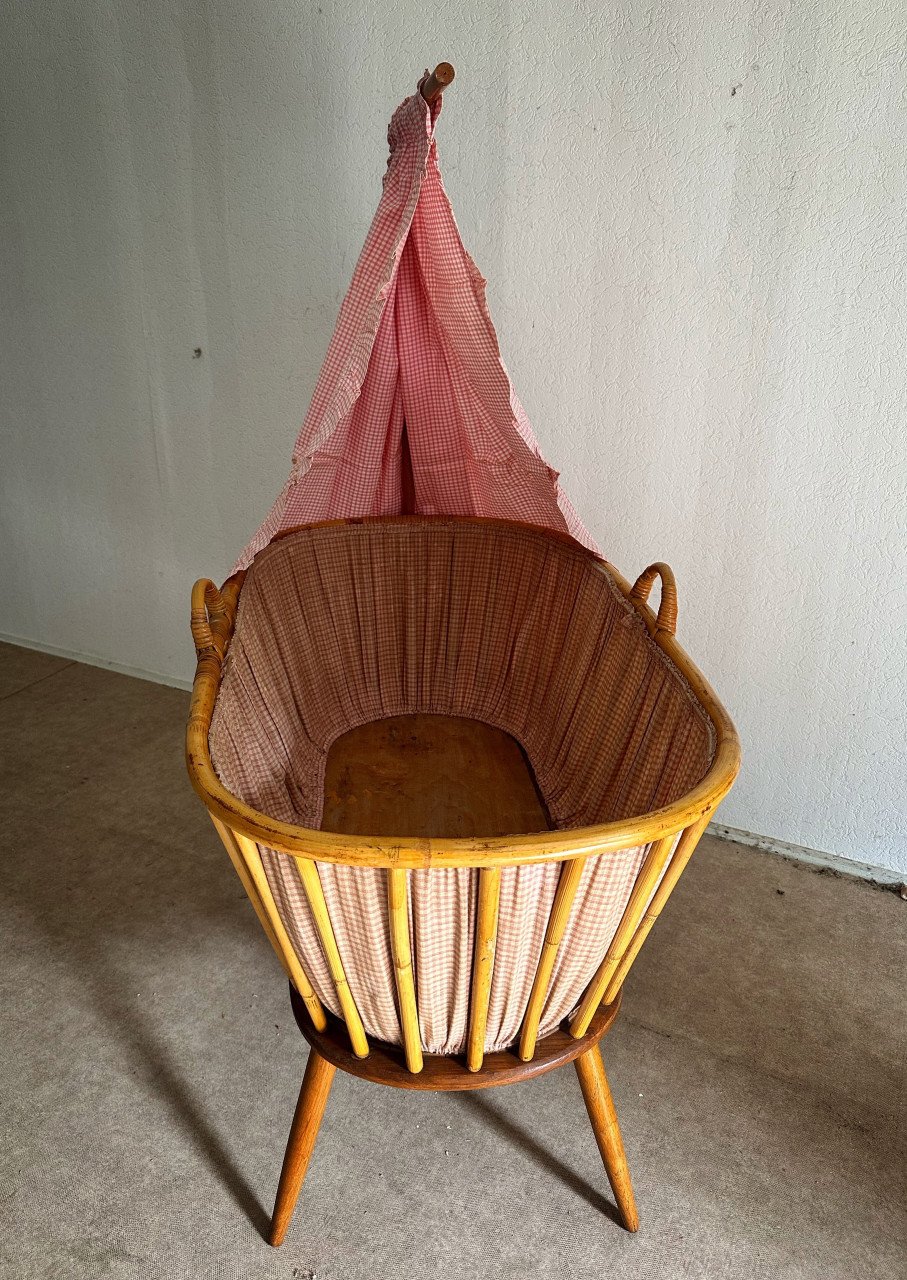 Babywiegje rotan jaren vijftig