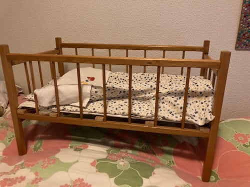 Poppen/knuffel spijlenbedje van beukenhout