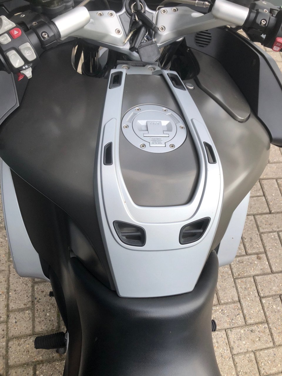 Hele nette en complete BMW R1200RT uit 2011 met 77dkm Akrapovic etc €6950,-