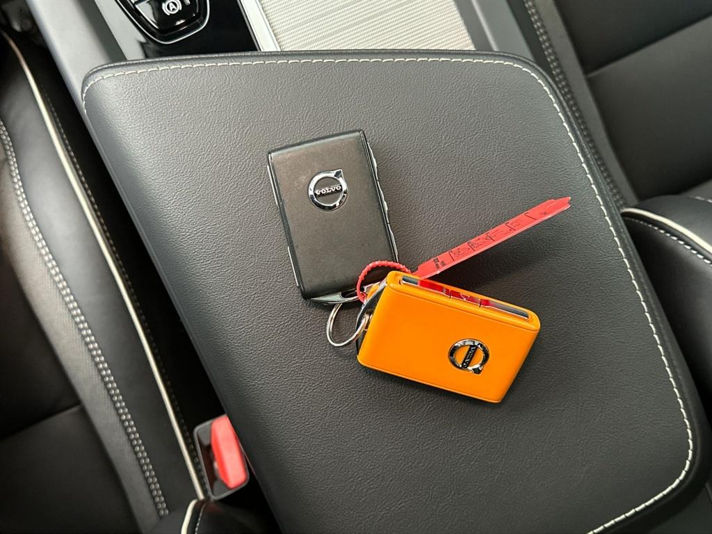 Volvo XC60 t6 398pk recharge black edition| pano| luchtvering| 360 camera