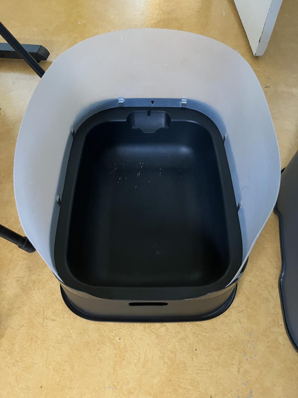 Kattenbak grijs met magneetsluiting