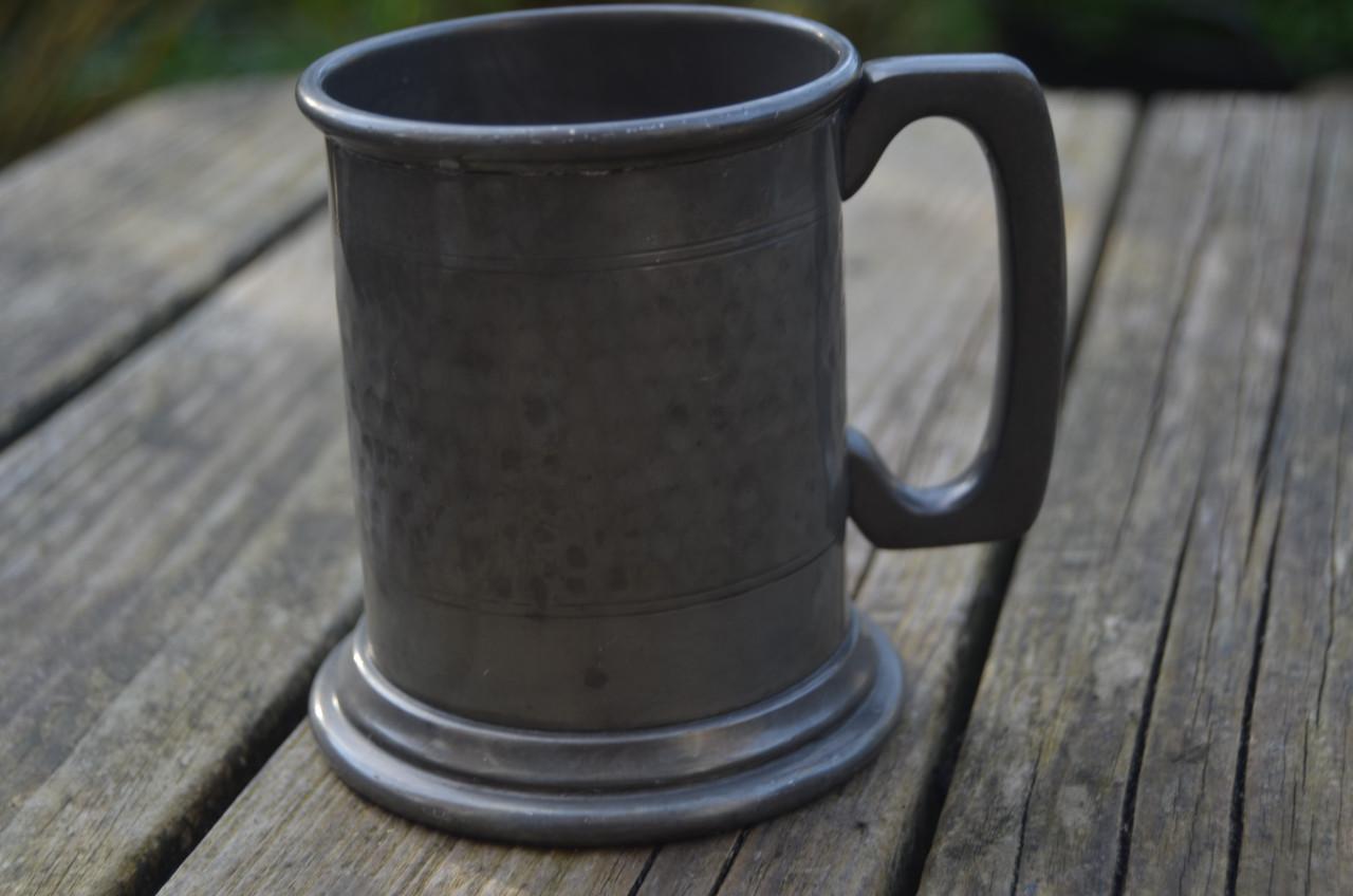 Gordon Highland Ale + nog 1 tinnen bierpullen glazen bodem