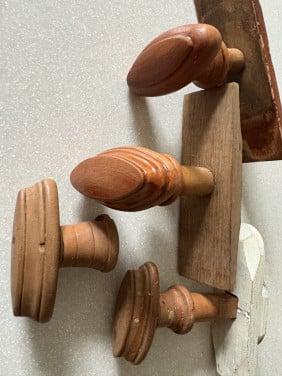 Set vintage houten deurknoppen