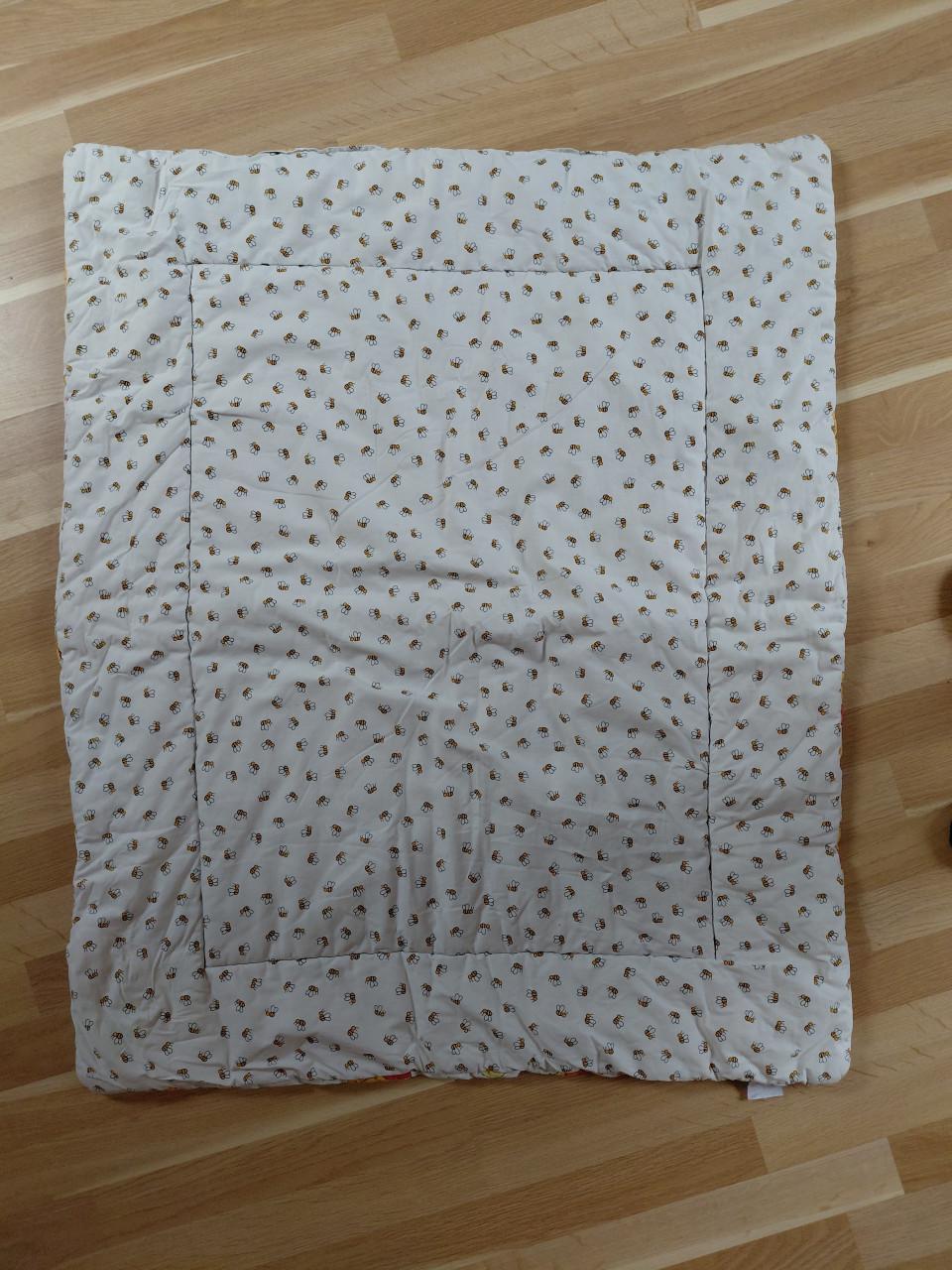 Leuk box-kleed. Winnie de Poeh. 100×85 cm.