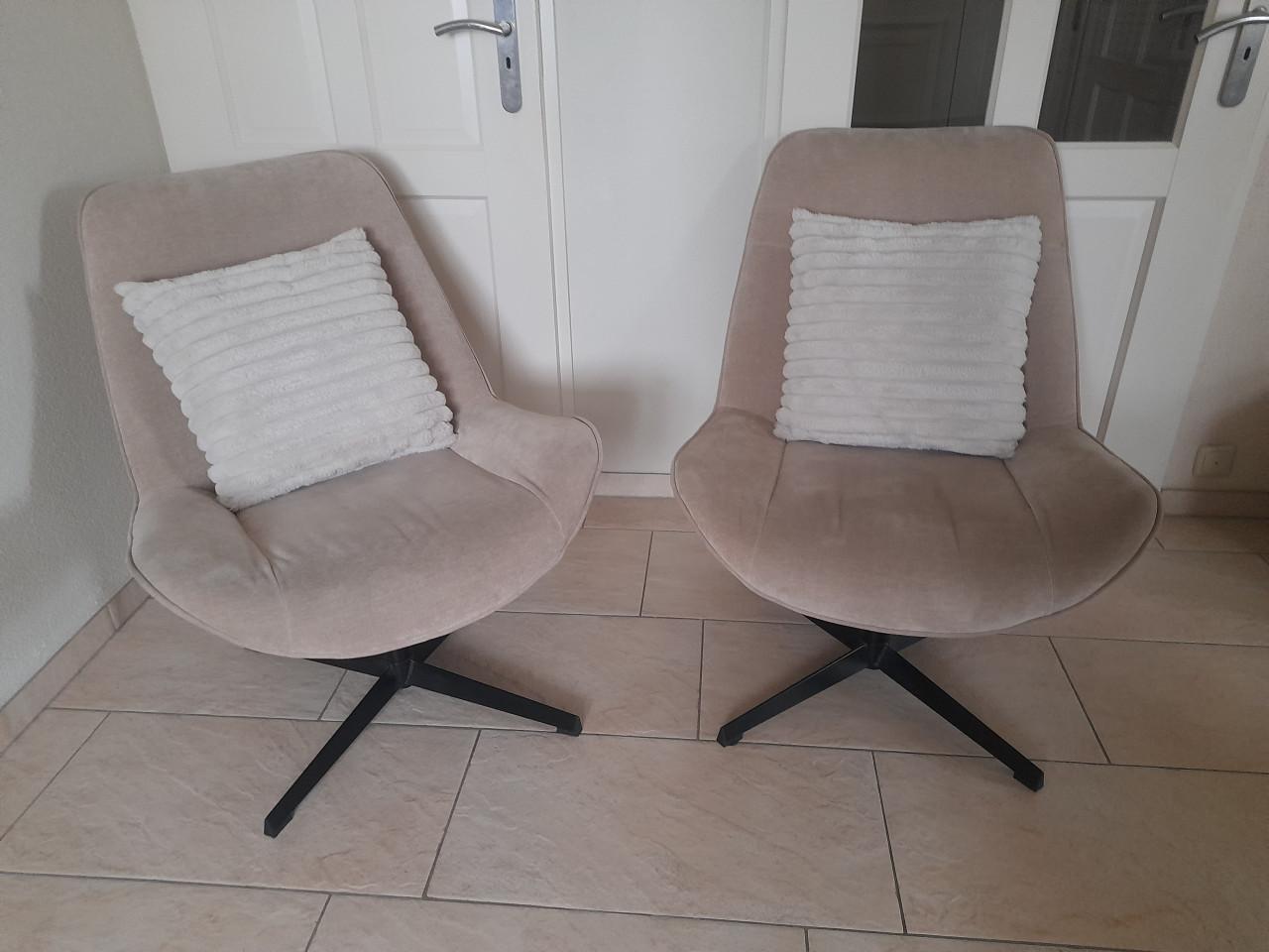2 Leuke stoelen (in goede nette staat)