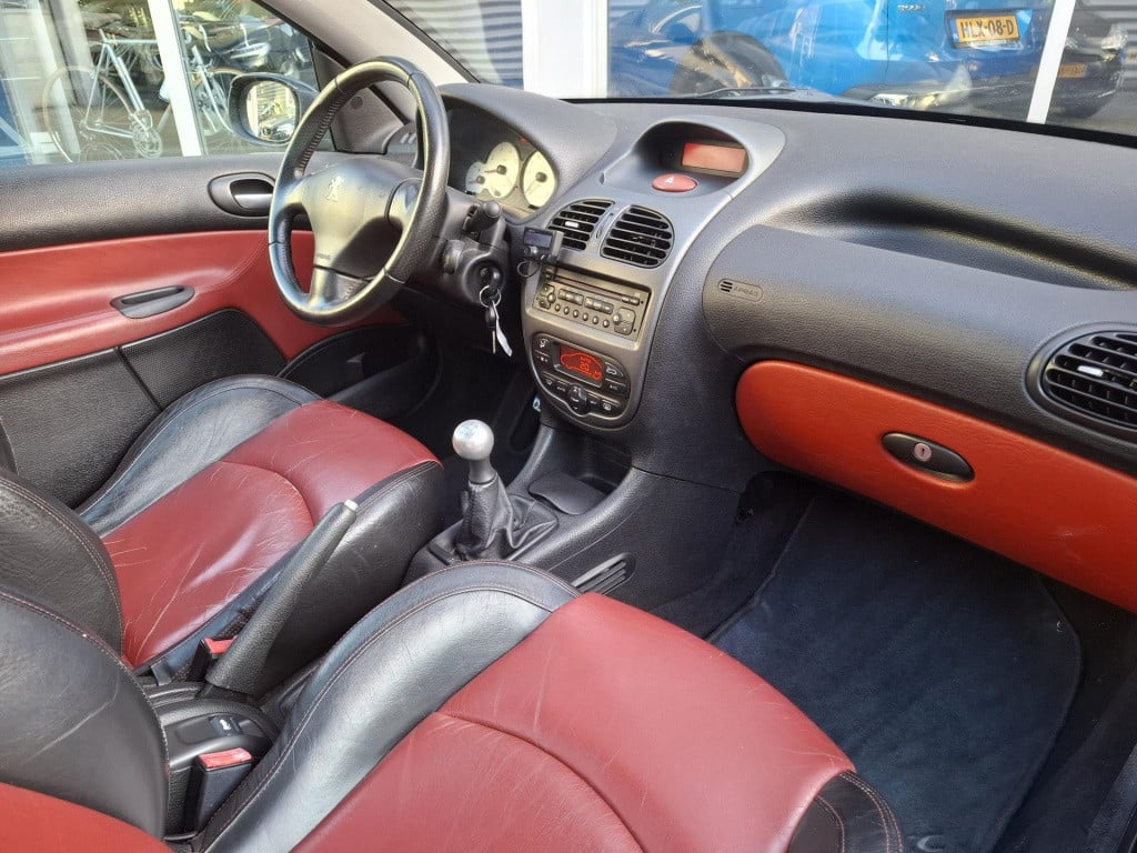 Peugeot 206 cc 2.0i 16v cabriolet clima/leder/park