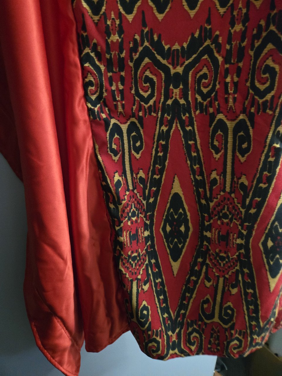 Kaftan 1 kant rood, 1 kant prachtig design