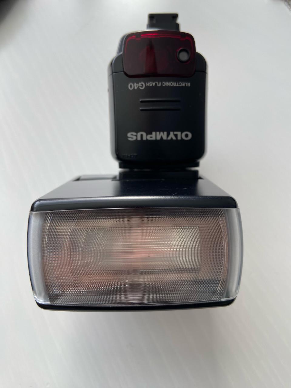 Olympus camera IS2000 + G40 flitser + tas