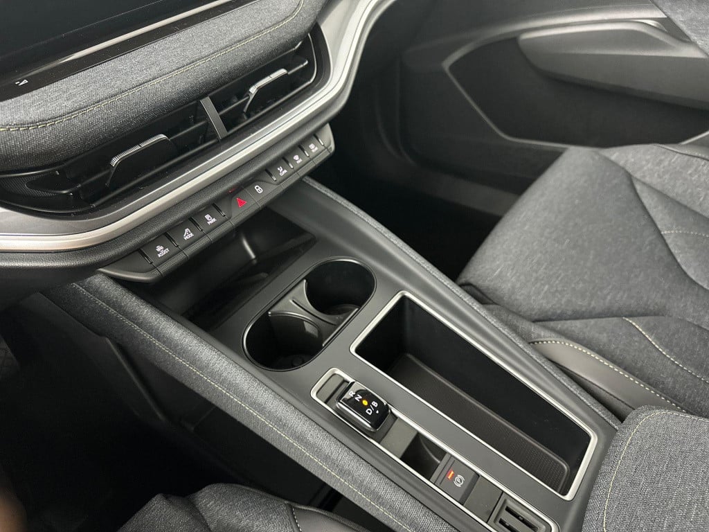 Skoda Elroq business edition tour elektromotor 210 kw / 286 pk