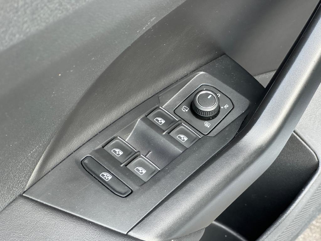 Volkswagen T-cross 1.5 tsi 150pk dsg r-line | camera | trekhaak | navi | iq