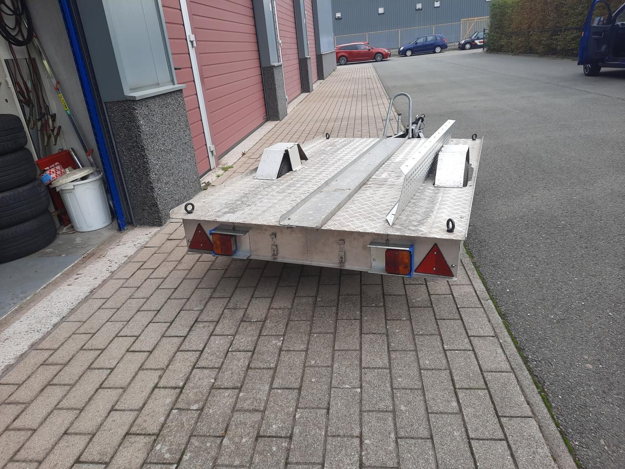 Motortrailer geremd  voor 1 motor