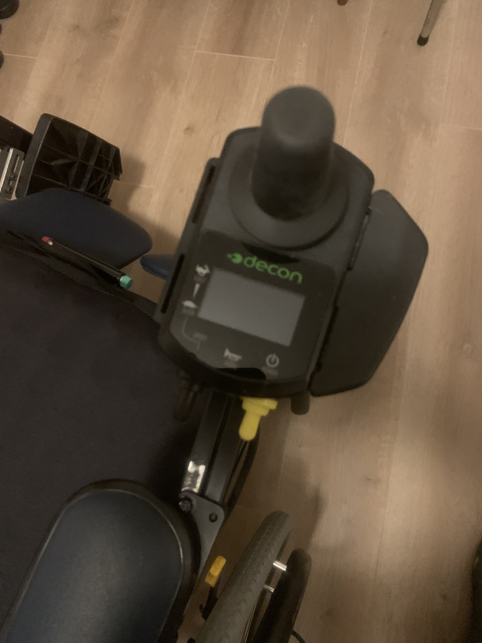 Rolstoel elektrisch voor en achter te bedienen