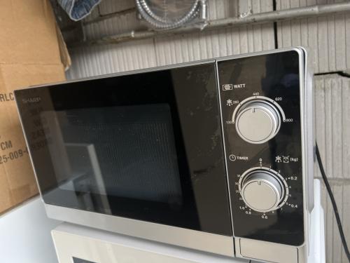 SHARP zilveren solo Magnetron zeer handig en eenvoudig te gebruiken