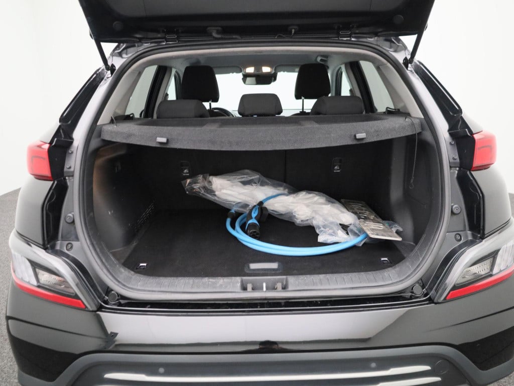Hyundai Kona ev fashion 39 kwh | navi | camera | lmv | pdc | climate