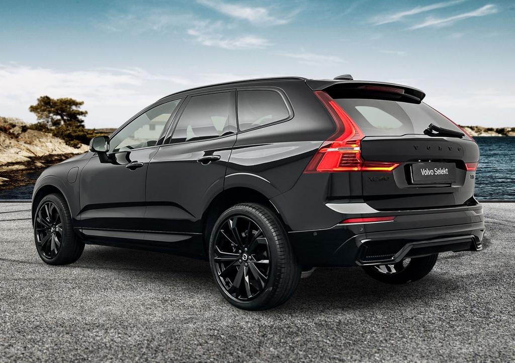Volvo XC60 t6 398pk recharge black edition ultra| pano| luchtvering| 360 ca