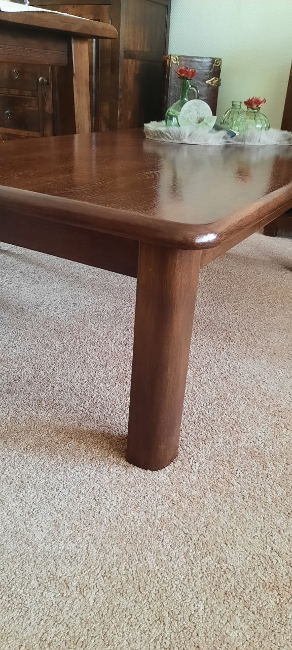 Salon tafel, massief eiken.
