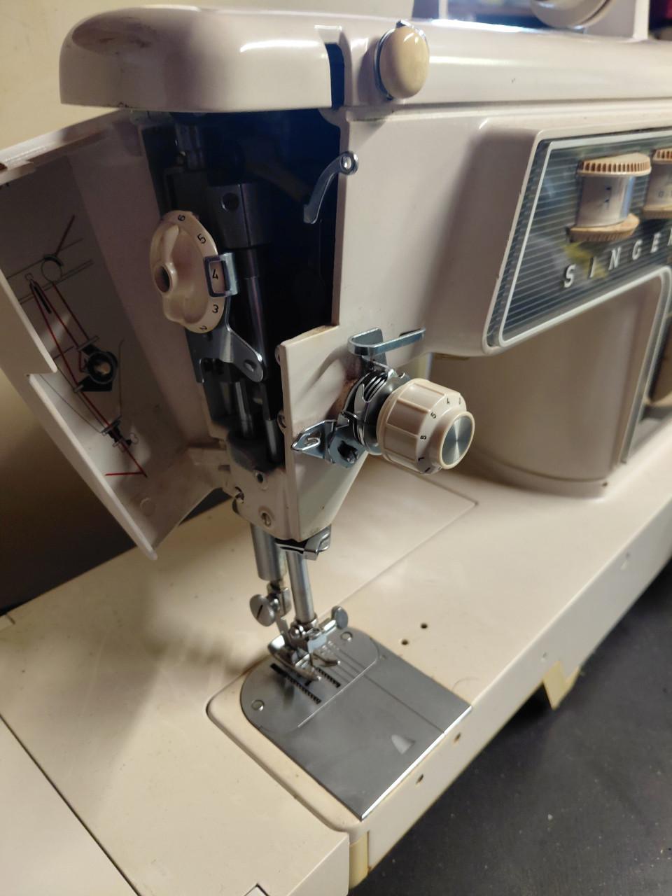 COMPLETE WITTE ANTIEKE SINGER NAAIMACHINE TYPE 722