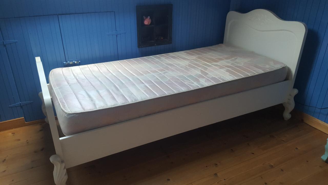Mooi brocant bed incl. electrische lattenbodem en matras
