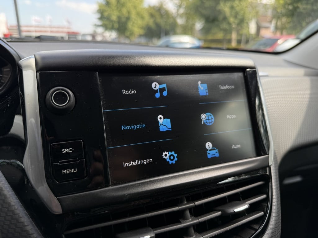 Peugeot 208 1.2 turbo, tech edition // 110pk // 4x nieuwe band, grote beurt