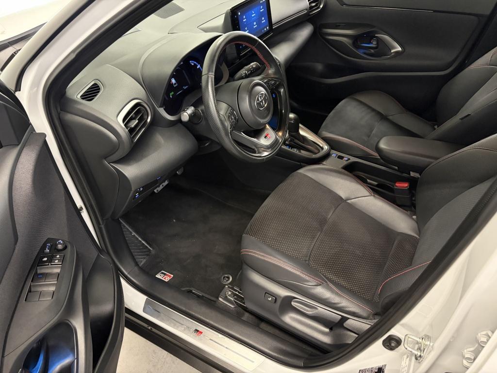 Toyota Yaris Cross 1.5 hybrid gr sport| jbl| stoelverw.| carplay| a.camera|