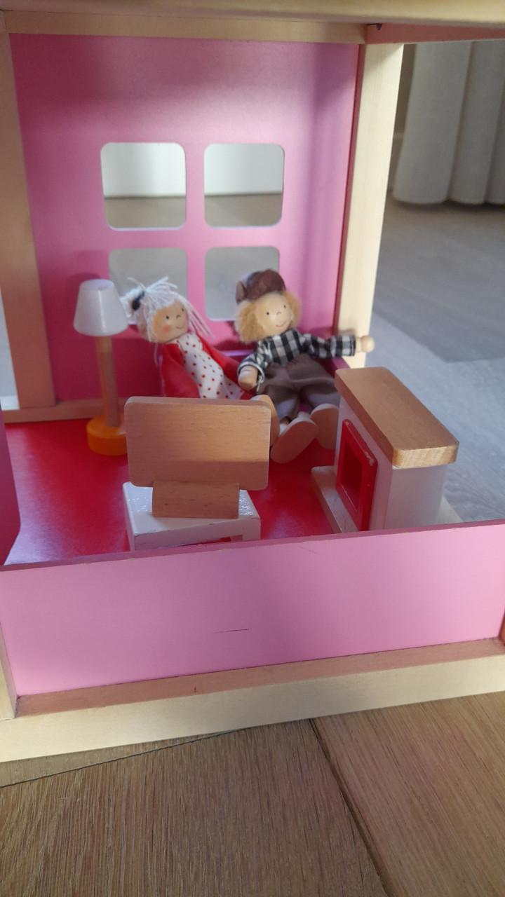 Poppenhuis, netjes en compleet