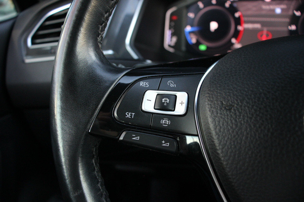 Volkswagen Tiguan Allspace 1.5 tsi highline r-line 7p. pano | acc | el.trek